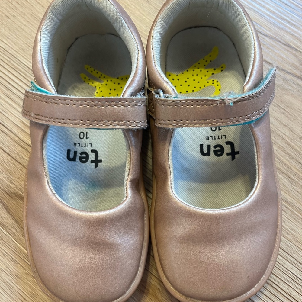 Ten Little rose gold Mary Jane’s size 10